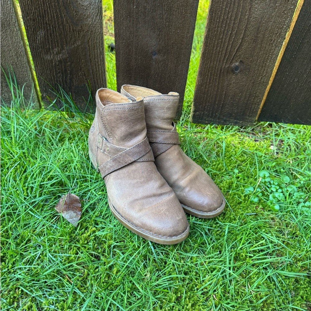 Born Women's Brown Ankle Boots